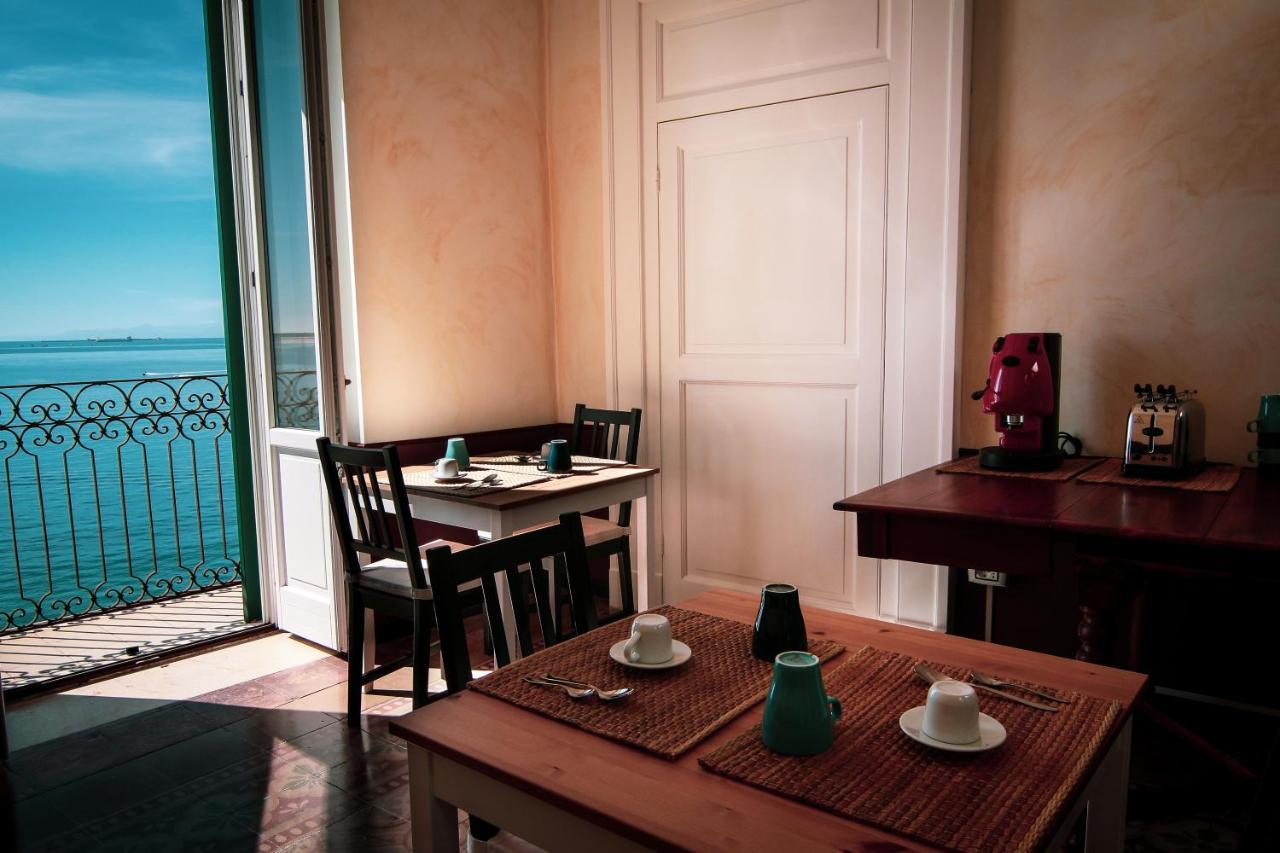 B&B Le Finestre Sul Mare Tarento Exterior foto