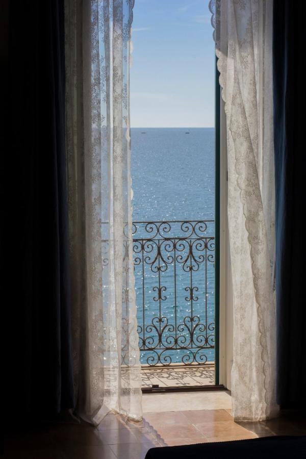 B&B Le Finestre Sul Mare Tarento Exterior foto
