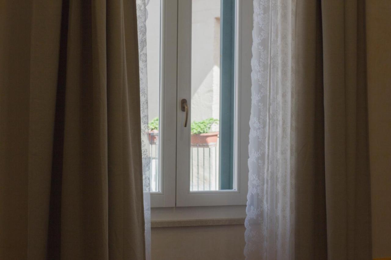 B&B Le Finestre Sul Mare Tarento Exterior foto