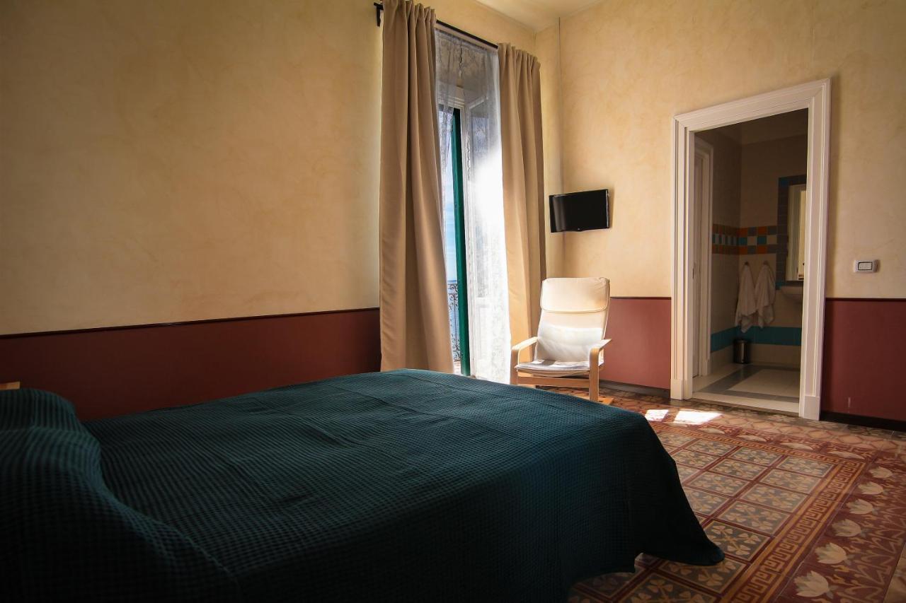 B&B Le Finestre Sul Mare Tarento Exterior foto